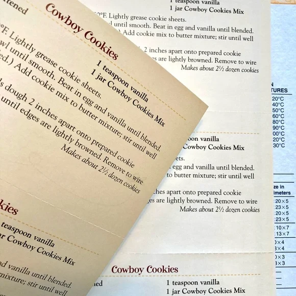 Cookbook: Gifts from a Jar: Cookies, Brownies & Bars Book - Picture 8 of 10